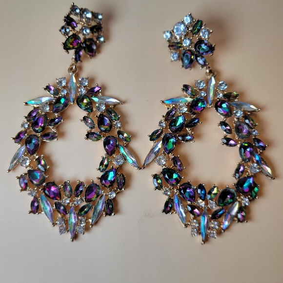 Elegant Multicolor Crystal Drop Earrings - Picture 3 of 4